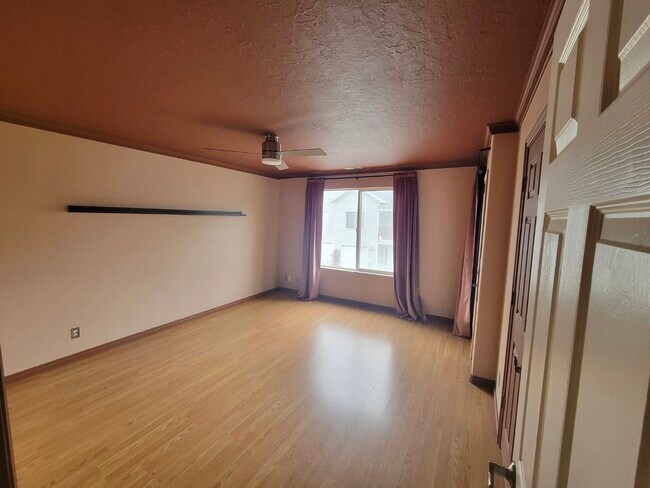 Building Photo - 260 N Bliss Ct