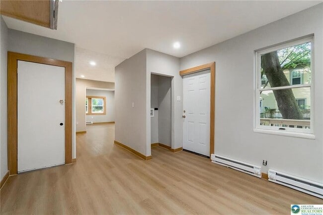 Building Photo - 226 Fern St