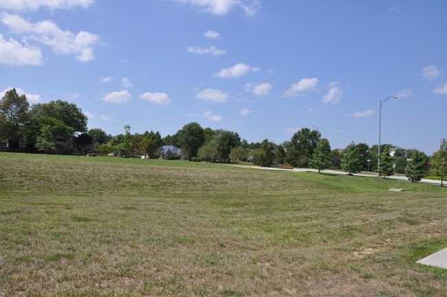 Building Photo - 5727 Abercorn Dr