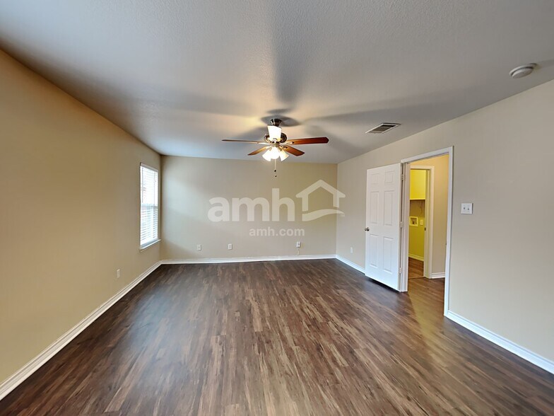 Building Photo - 5459 Montague Ln