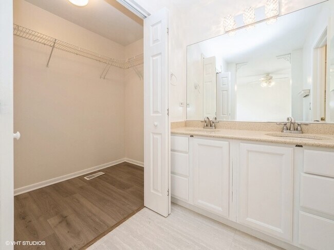 Building Photo - 140 Crescent Ln