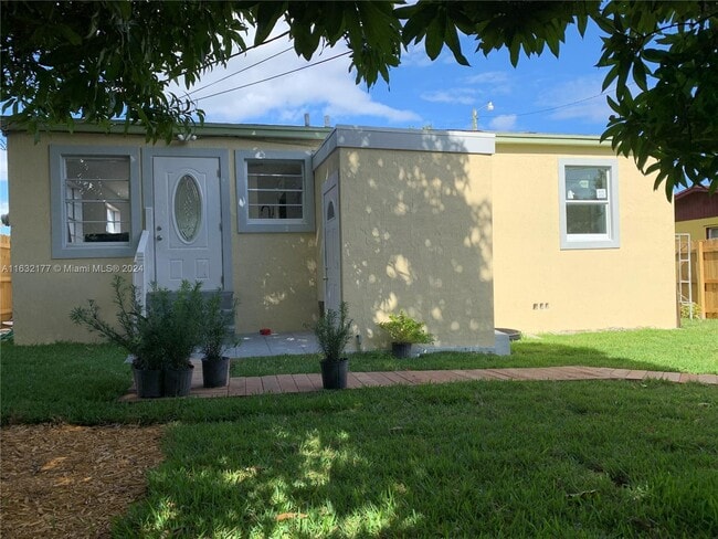 Building Photo - 1141 W 7th St