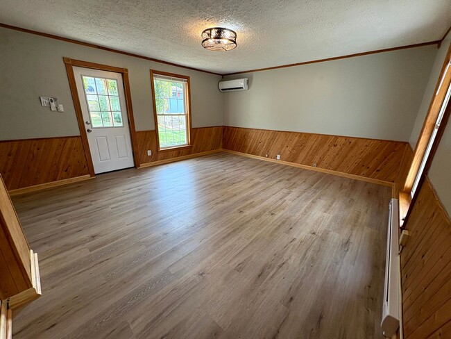 Building Photo - Cute 2 Bedroom / 1.5 Bath home in Penn Tra...