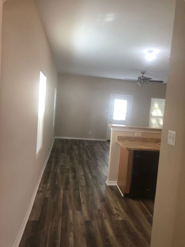 Building Photo - 7811 Kingsbury Wood