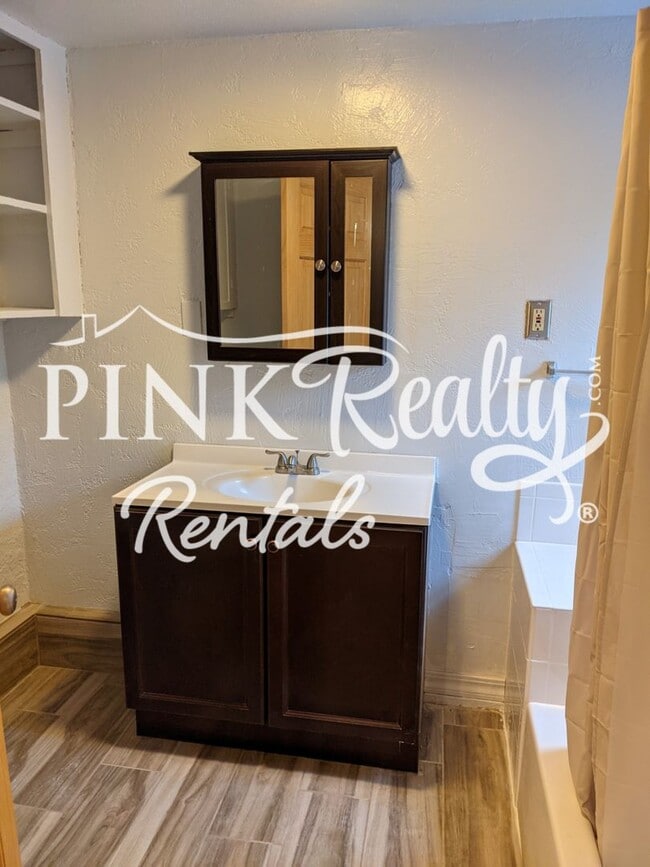 Building Photo - 17 Narrows Rd