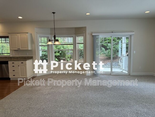 Building Photo - 1627 Lucero Pl E