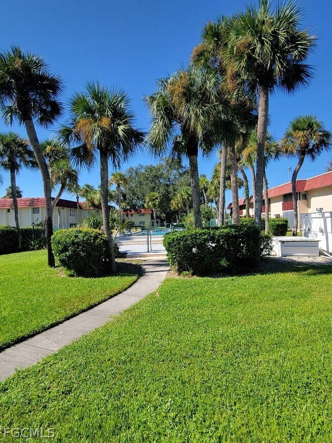 Building Photo - 1372 Archer St