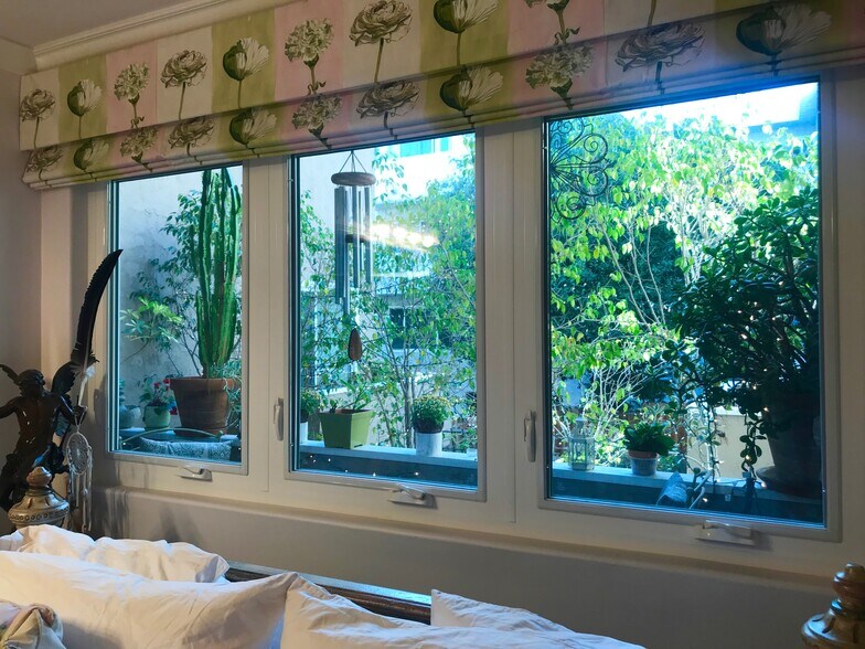 Building Photo - 1345 N Fuller Ave