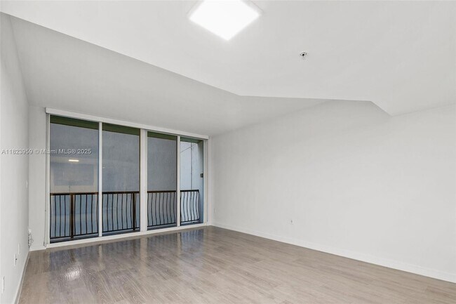 Building Photo - 1756 N Bayshore Dr