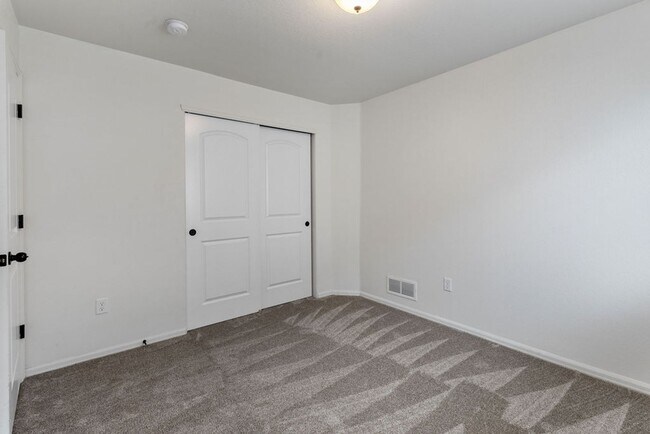 Building Photo - Spacious 3bd 2ba Greeley Ranch Style Home