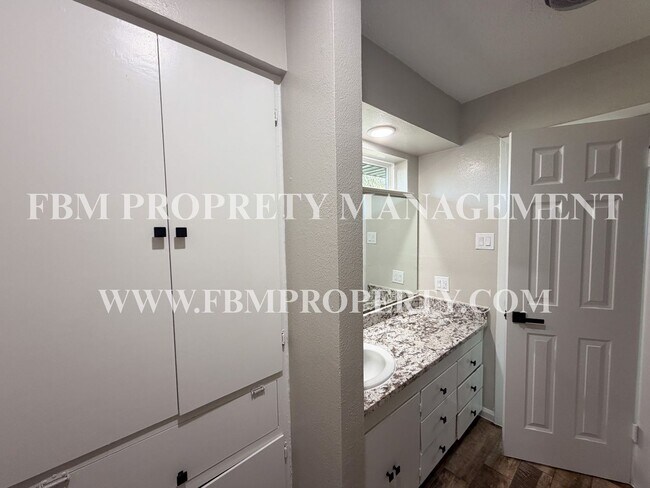 Building Photo - 509 Lake Park Ave