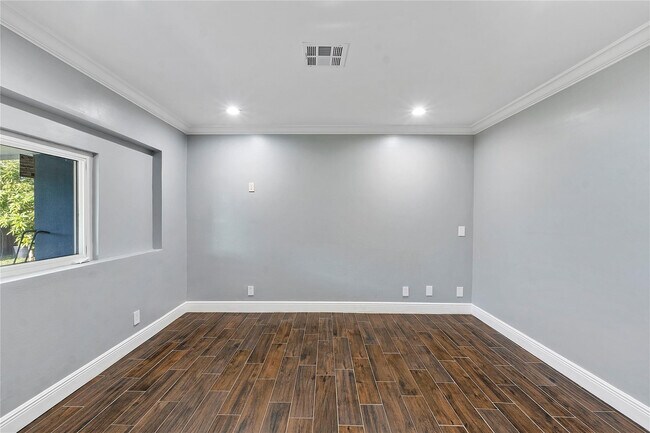 Building Photo - 5820 NW 56th Pl