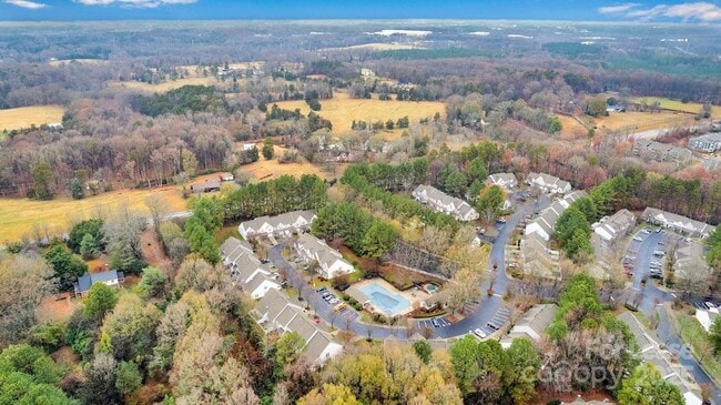 Building Photo - 8041 Christmas Ct