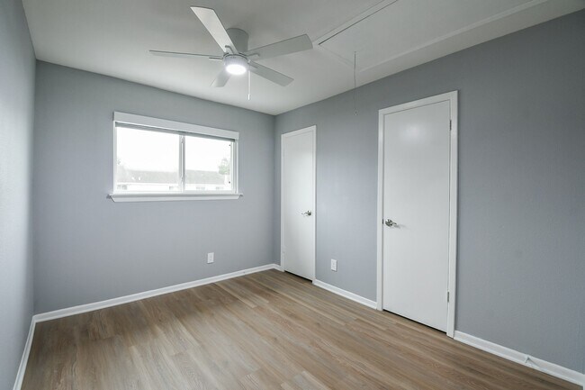 Building Photo - 7931 Ellinger Ln