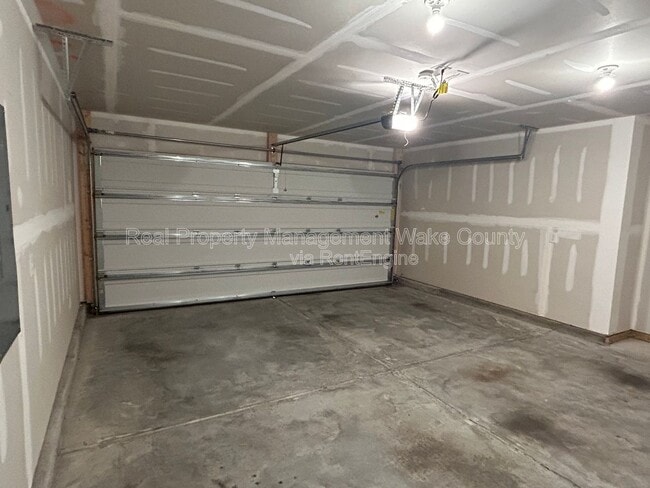 Building Photo - 1041 Shoreside Dr