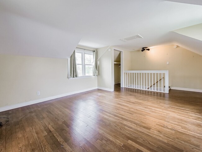 Building Photo - Welcome to this beautiful 1 bedroom, 1 bat...