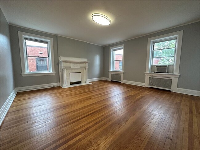 Building Photo - 5336 Fifth Avenue Unit 4