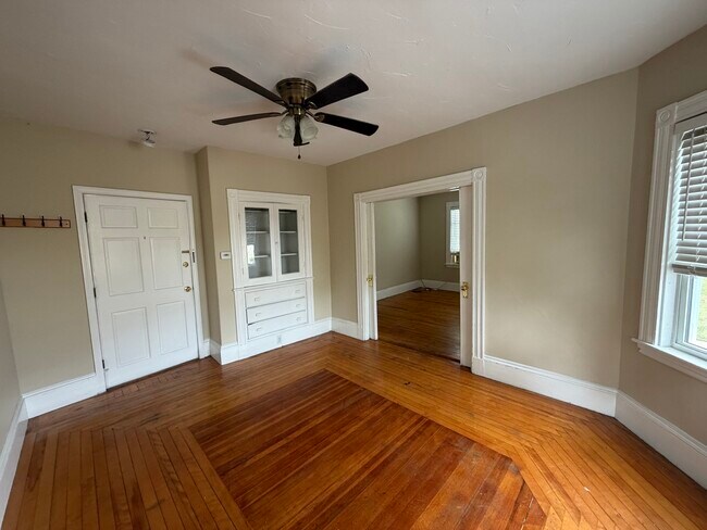 Building Photo - 253 Whitwell St