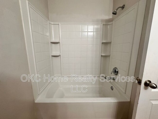 Building Photo - 4501 SE 78th St