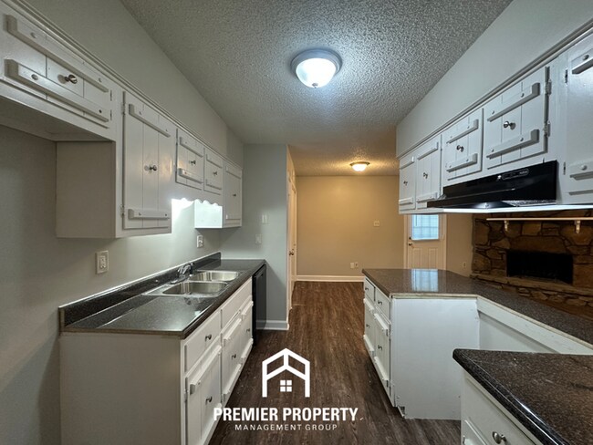 Building Photo - 6467 Llano Ave