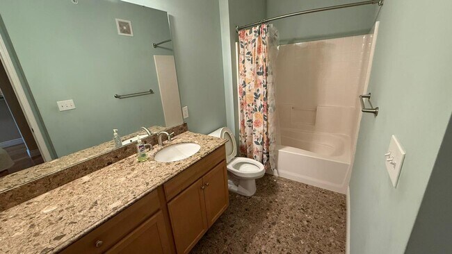 Building Photo - SPACIOUS 2-Bed, 2-Bath Condo WITH POOL, HO...