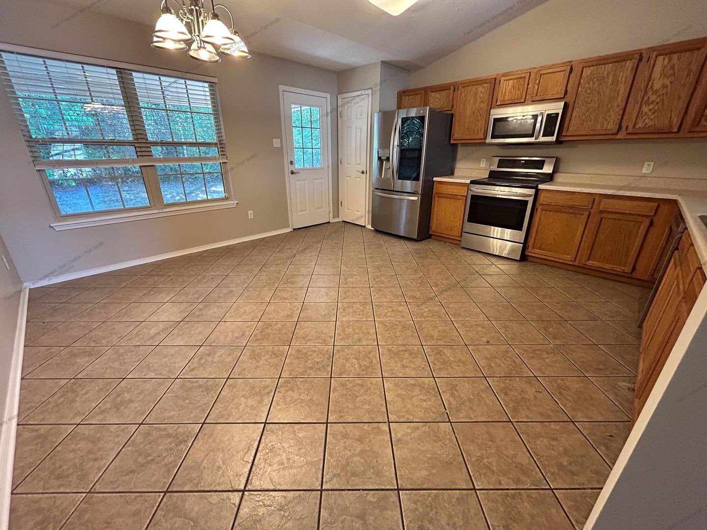 Building Photo - 1475 E Gate Dr