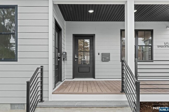 Building Photo - 165 Jefferson Ave