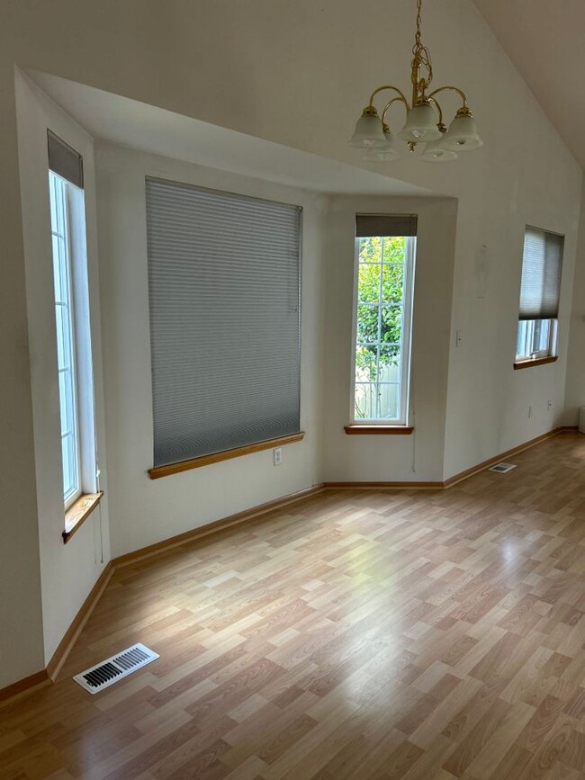 Building Photo - 3Bd/1.75Ba Kent House