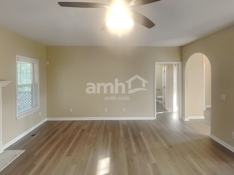 Building Photo - 602 Glenties Dr
