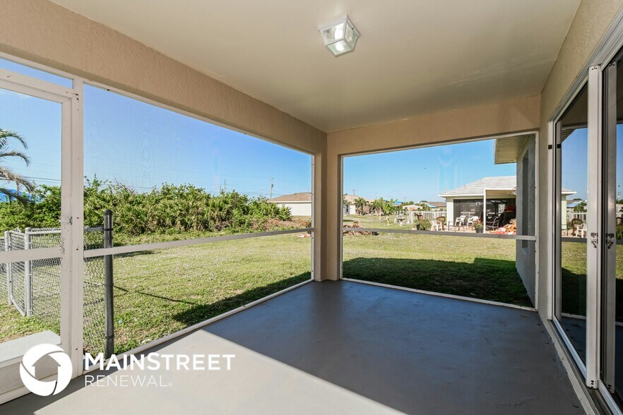 Building Photo - 2428 NE 1st Ave