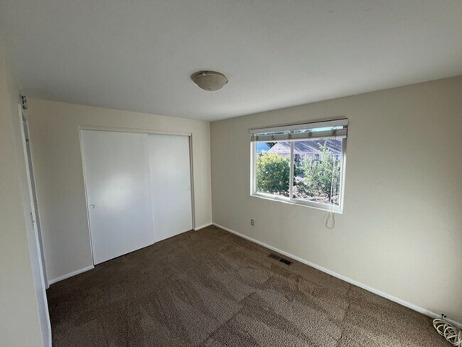 Building Photo -  Refreshed Four Bedroom House near Sliv...