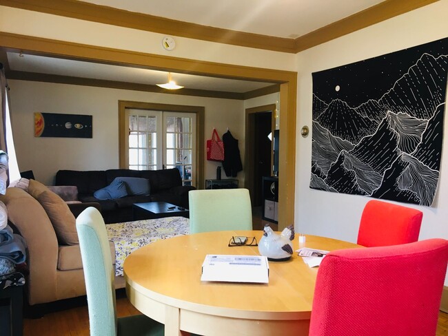 Building Photo - 305 Maryland St