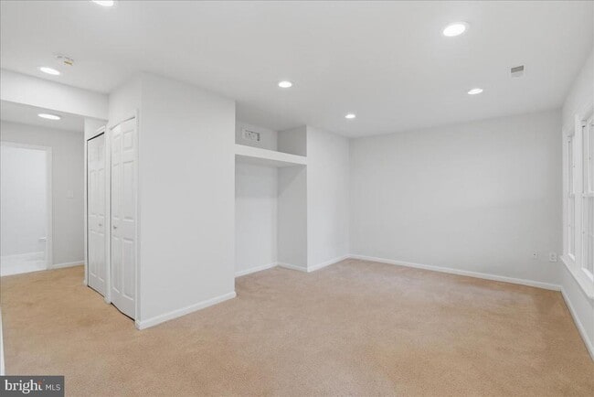 Building Photo - 13937 Middle Creek Pl