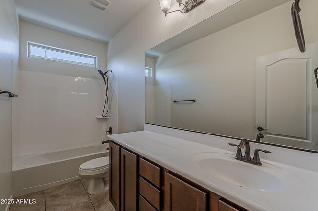 Building Photo - 2008 E Stacey Rd