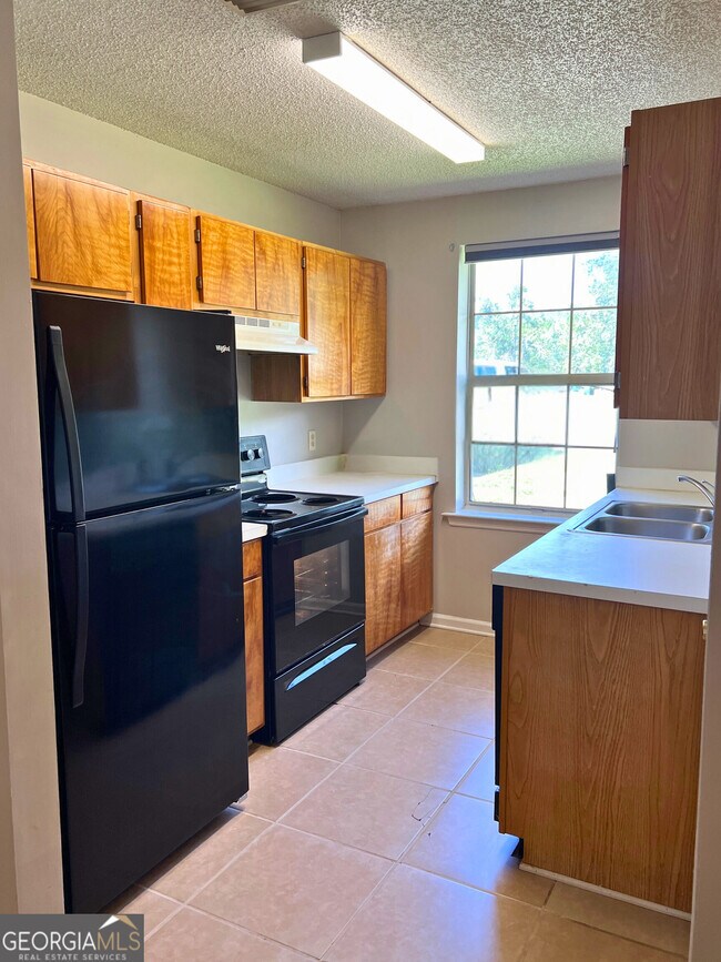 Building Photo - 410 Admiral's Walk Dr