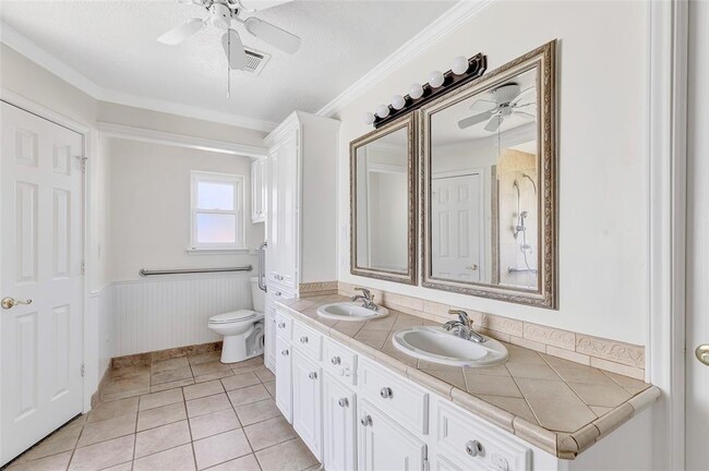 Building Photo - 7703 Pine Cup Dr