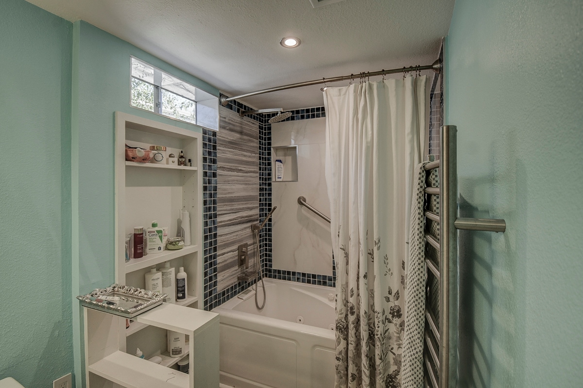 Building Photo - 11 Seamist Ct