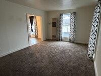 Building Photo - 2920 NE Riverside Ave