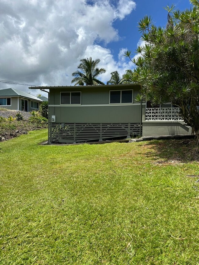 Building Photo - 3BR/2BA House with driveway and parking