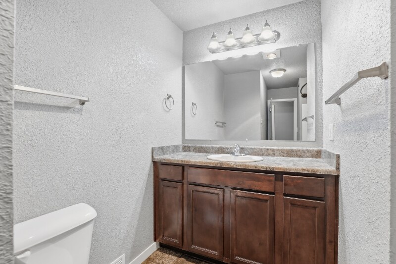 Building Photo - 2104 Prairie Ave