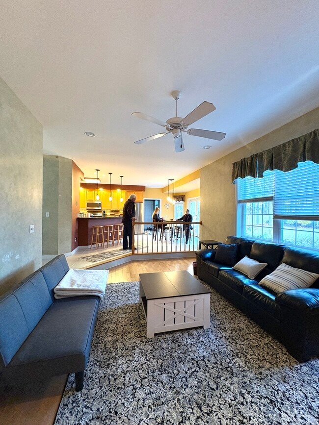 Building Photo - 65 Forman Dr