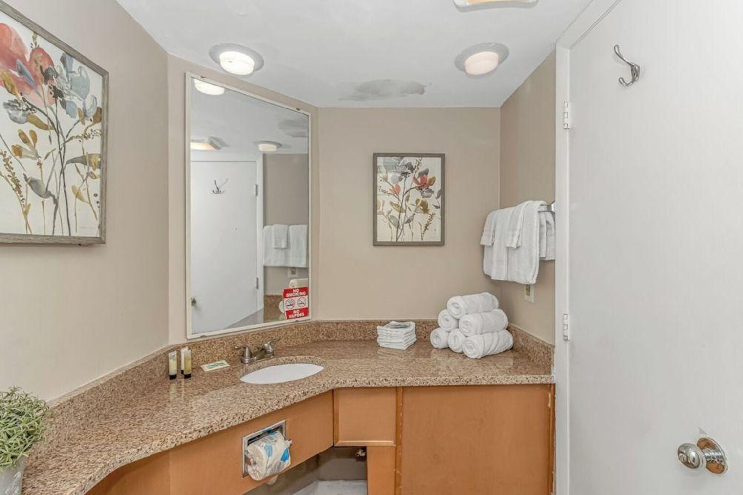Building Photo - 2500 N Ocean Blvd