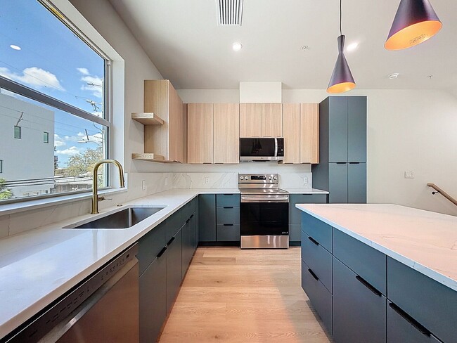 Building Photo - 336 14th St N