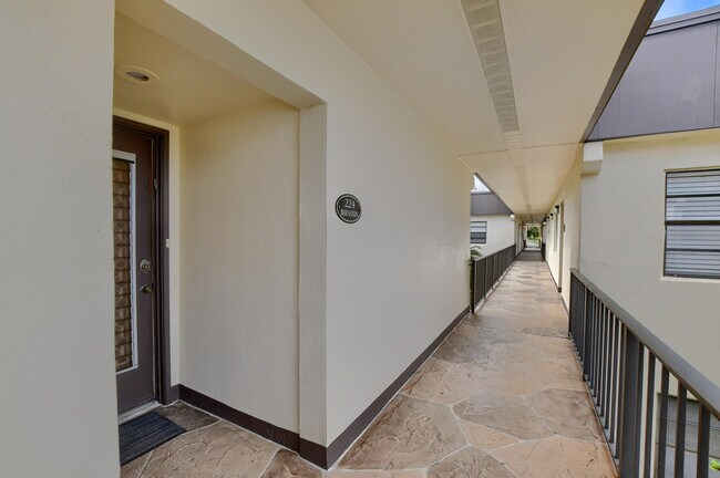 Building Photo - 224 Capri E