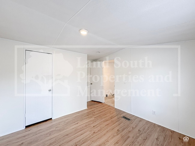 Building Photo - 1155 Meadow Lawn Street