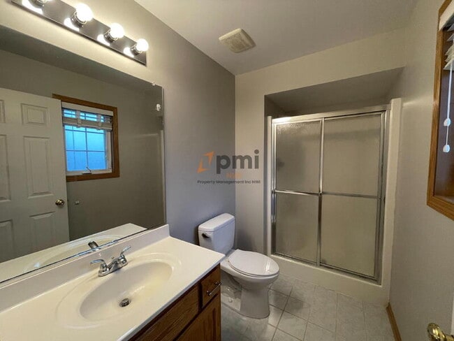 Building Photo - 725 Seminary Dr