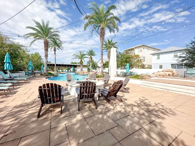 Building Photo - New, exclusive 3200 sq ft 4 bedroom/3.5bat...