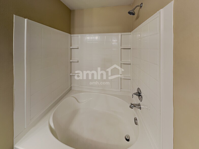 Building Photo - 227 Morning Dew Dr