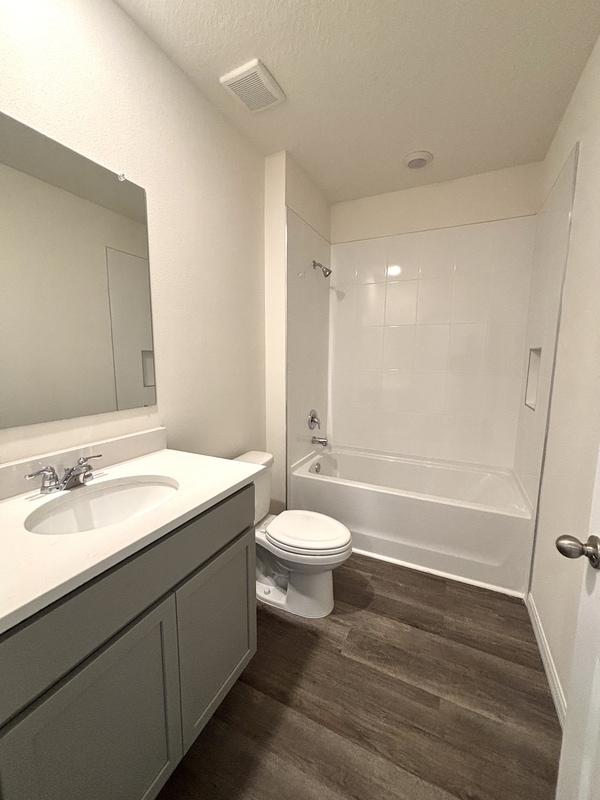 Building Photo - 5555 Hayloft Dr