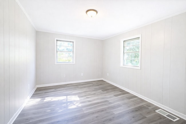 Building Photo - 547 Holly Dr